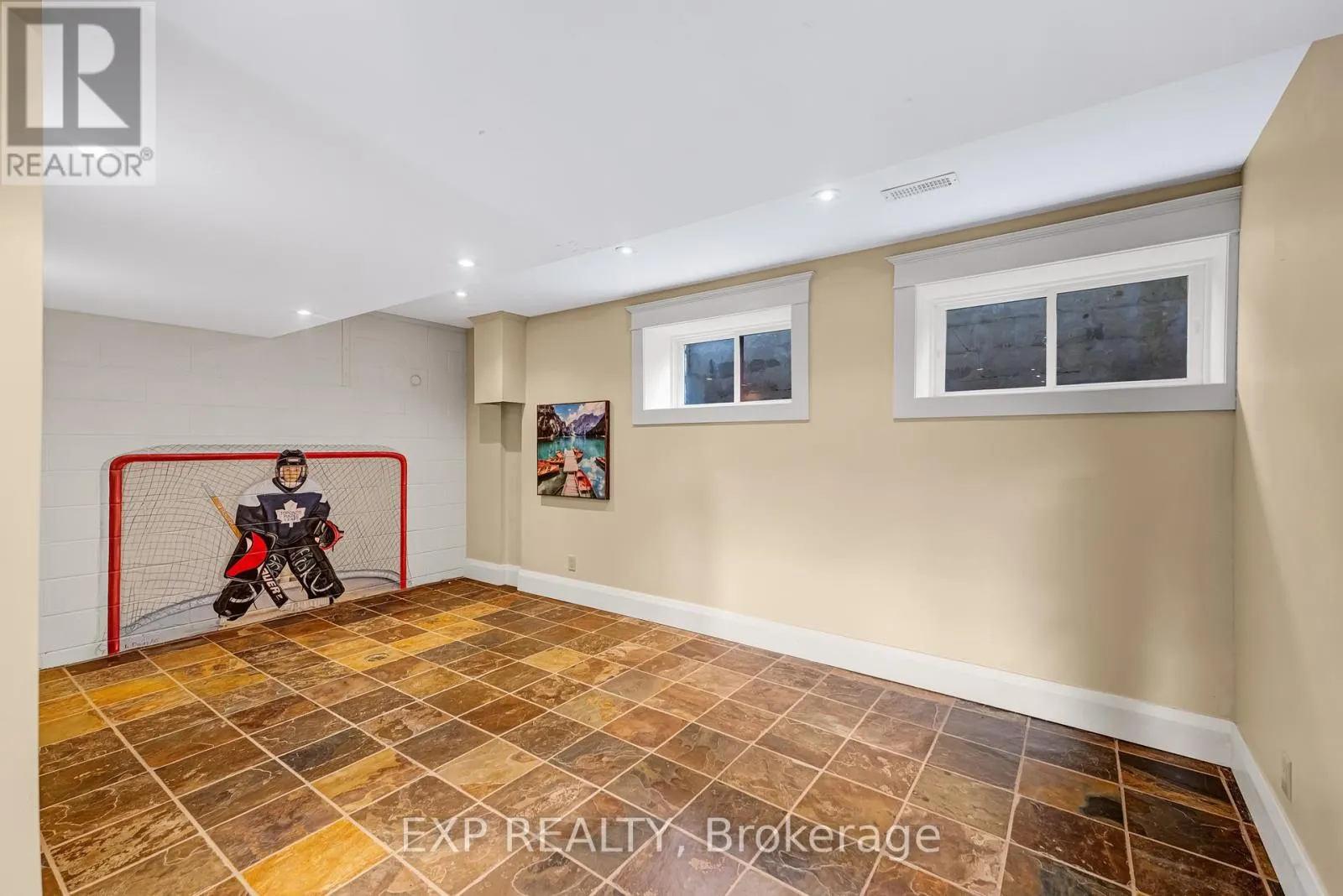 18340 BATHURST STREET