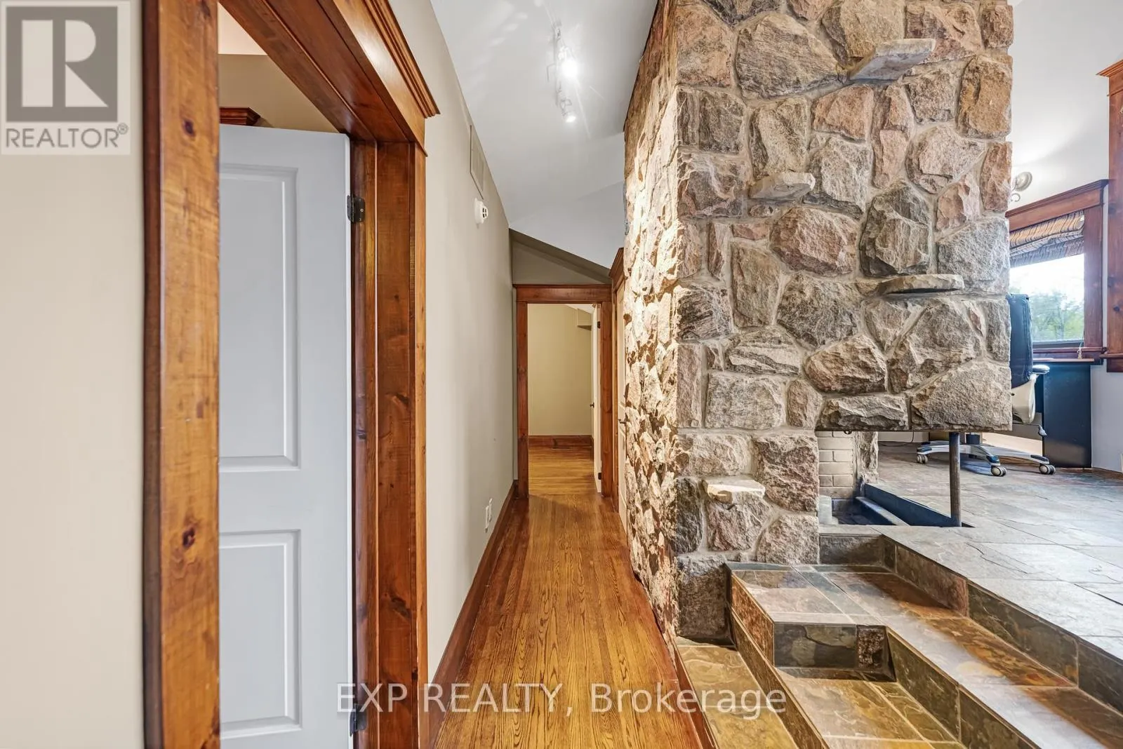 18340 BATHURST STREET
