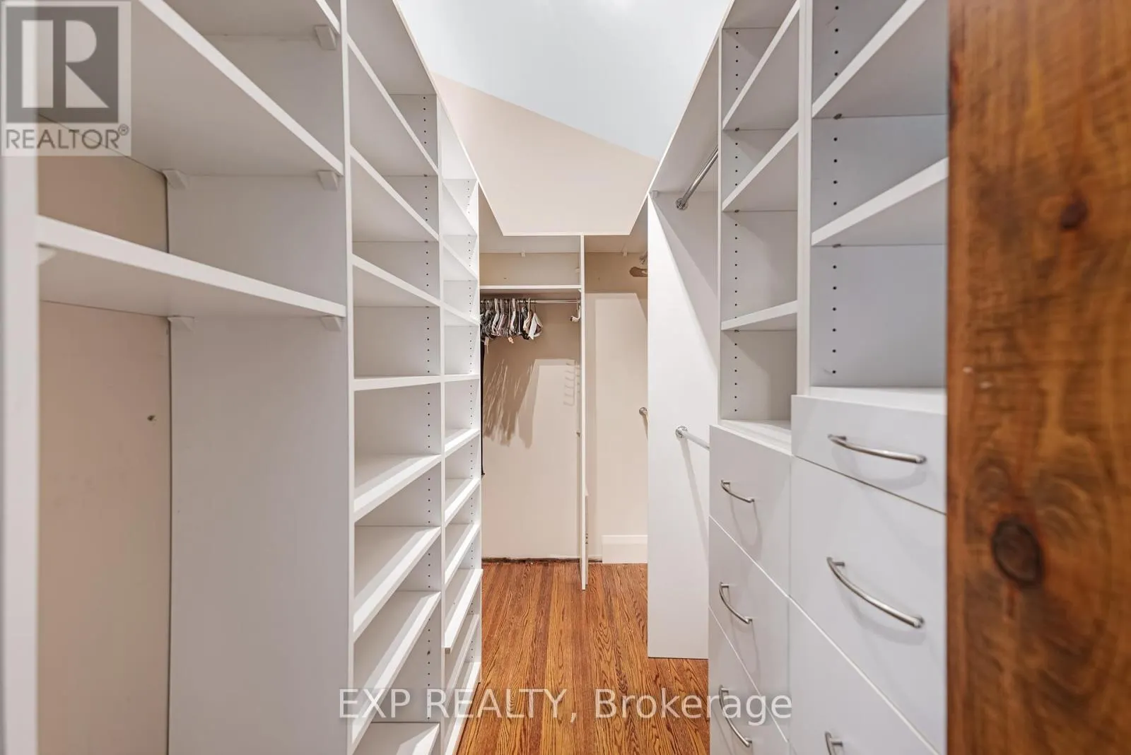 18340 BATHURST STREET