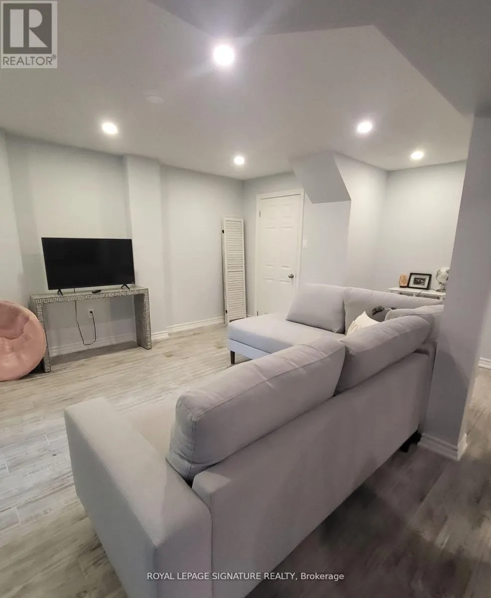 STUDIO - 24 HOMERTON AVENUE