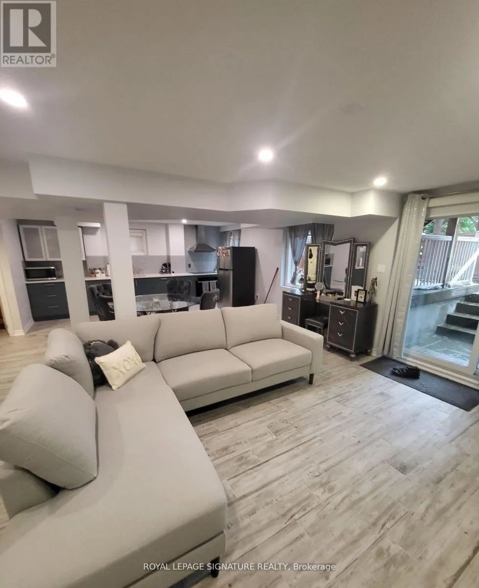 STUDIO - 24 HOMERTON AVENUE
