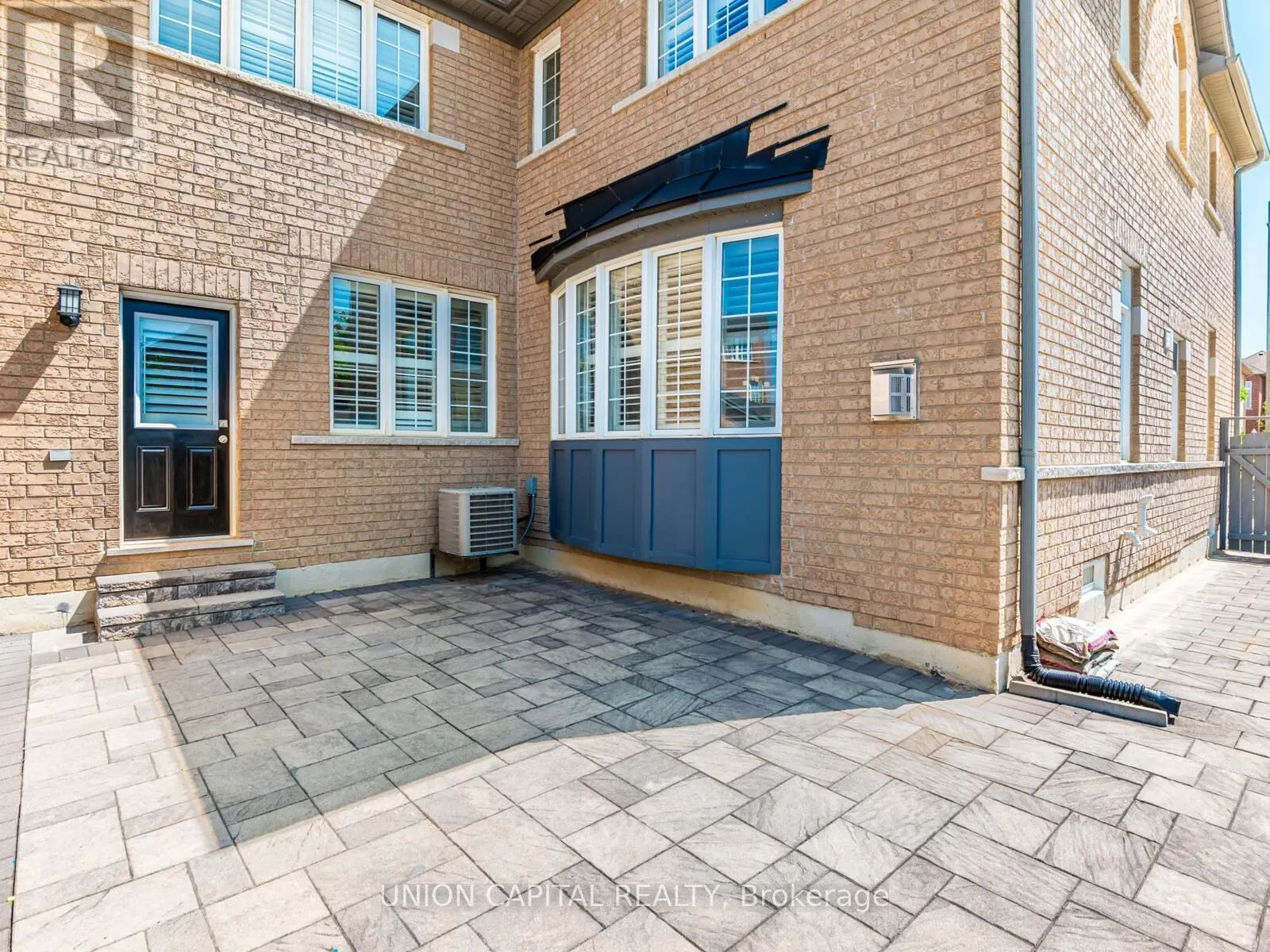 18 HONEY GLEN AVENUE