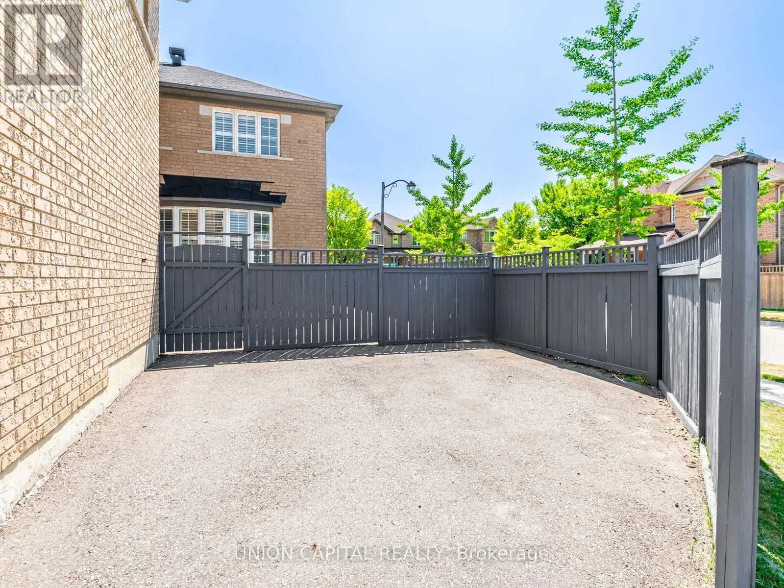 18 HONEY GLEN AVENUE