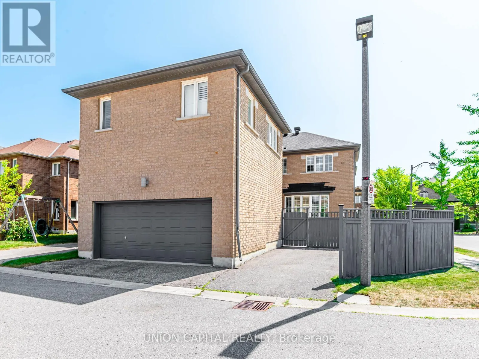 18 HONEY GLEN AVENUE