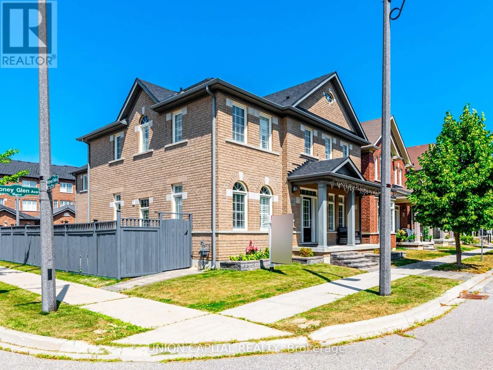 18 HONEY GLEN AVENUE