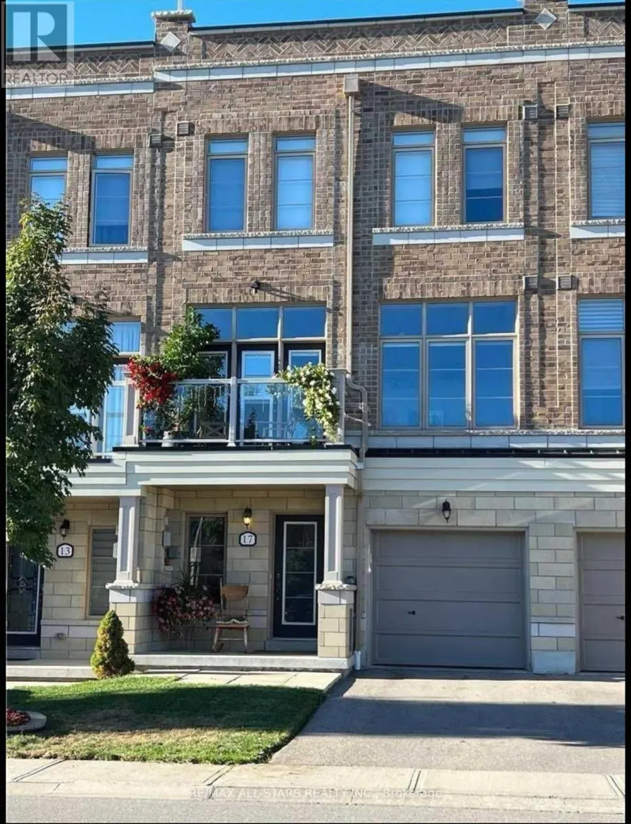 17 CORNERBANK CRESCENT