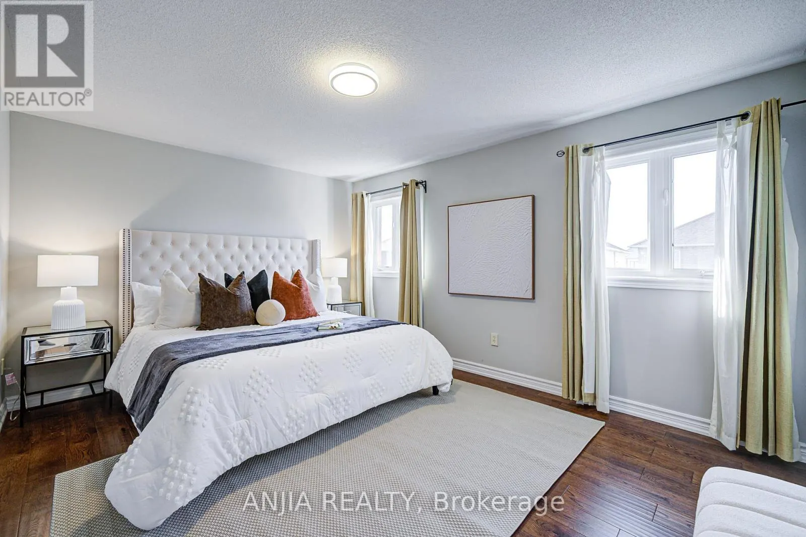 54 RAINBOW VALLEY CRESCENT