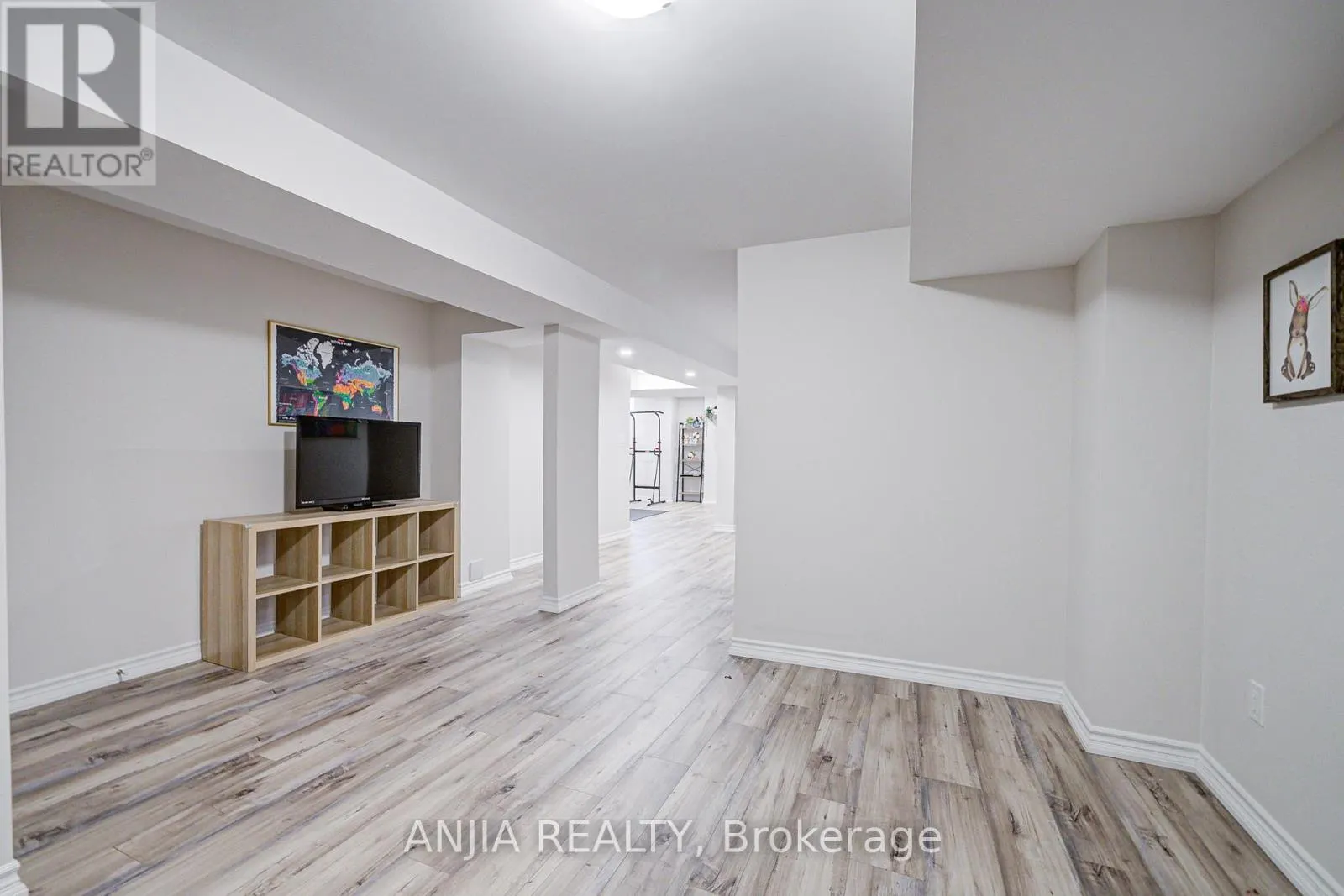54 RAINBOW VALLEY CRESCENT