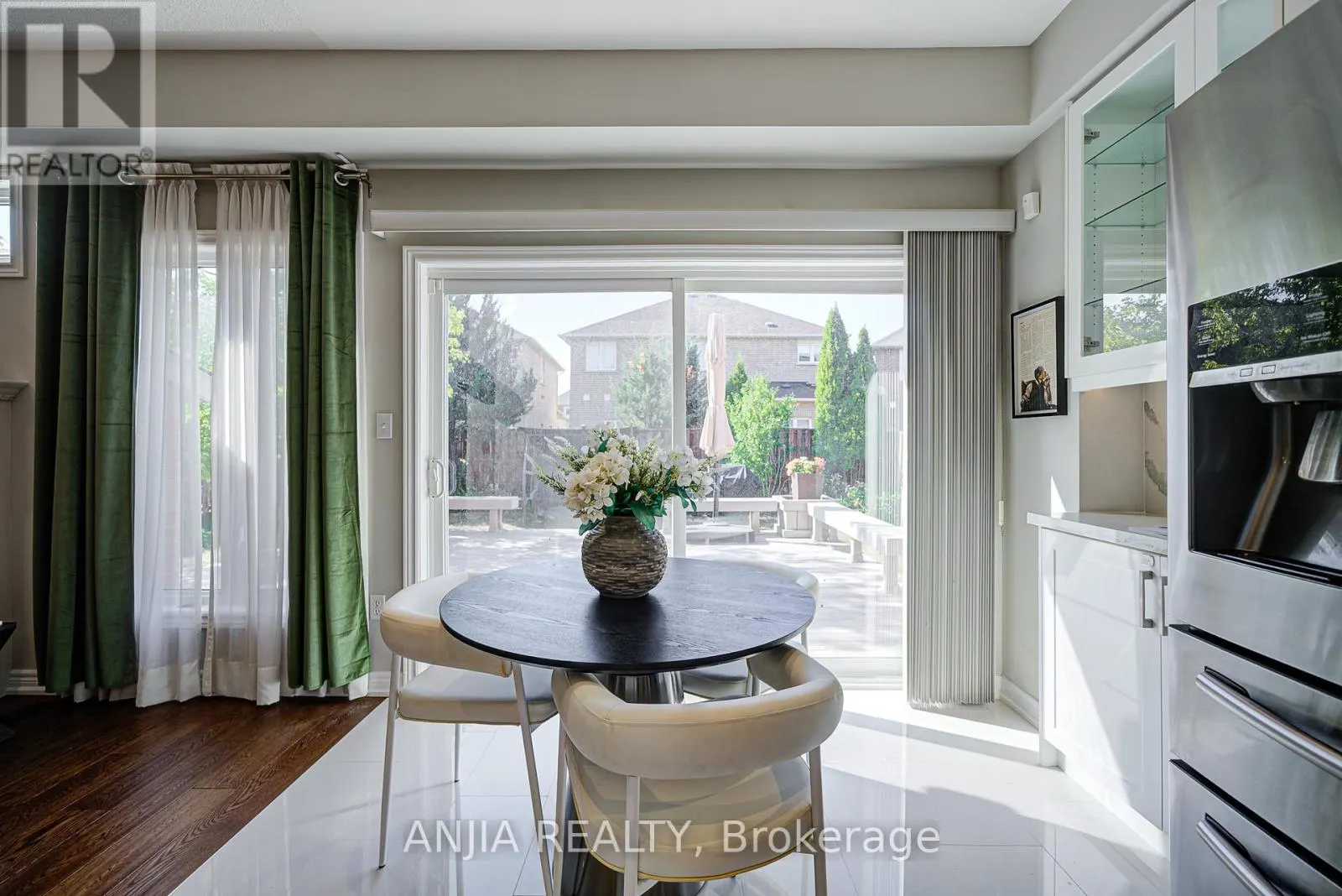 54 RAINBOW VALLEY CRESCENT