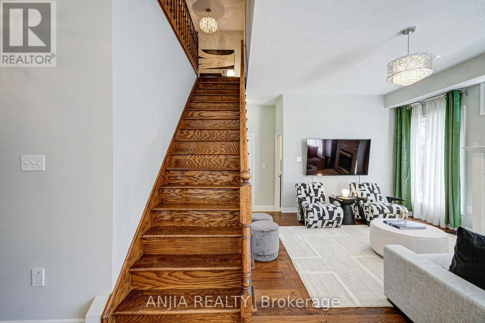 54 RAINBOW VALLEY CRESCENT