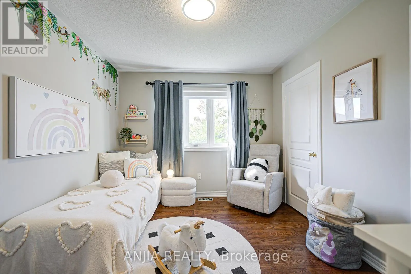 54 RAINBOW VALLEY CRESCENT
