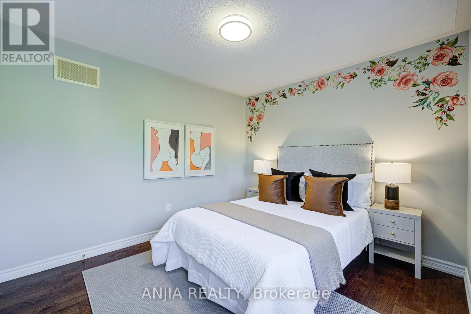 54 RAINBOW VALLEY CRESCENT