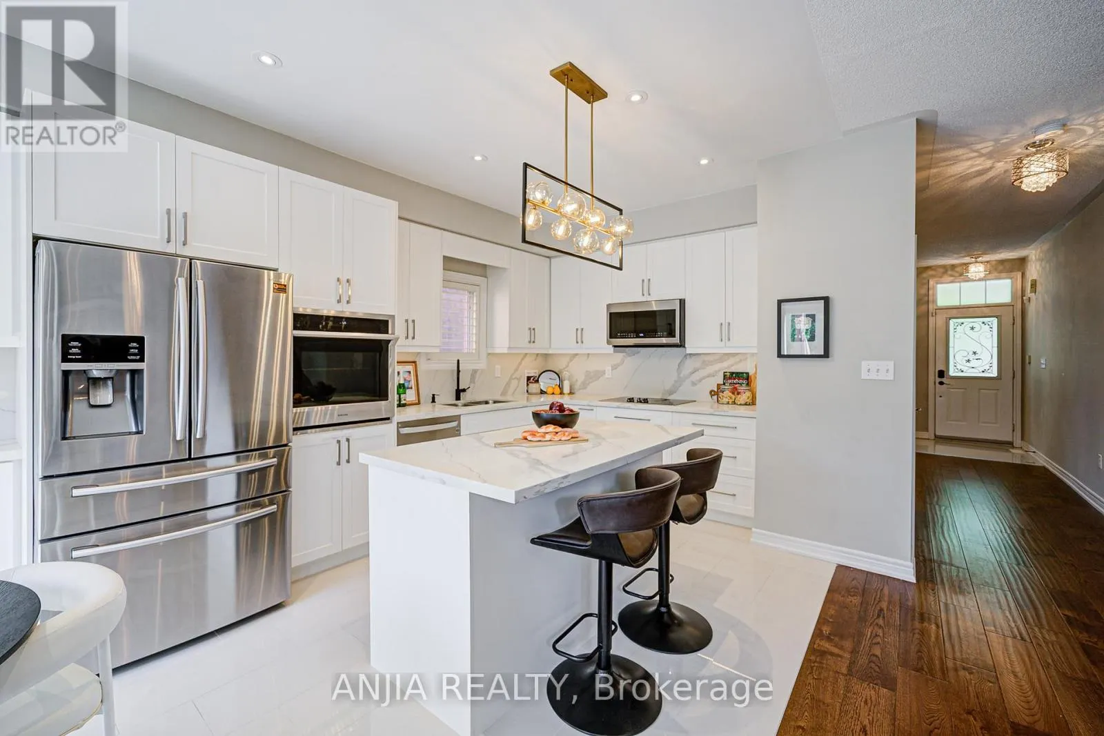54 RAINBOW VALLEY CRESCENT