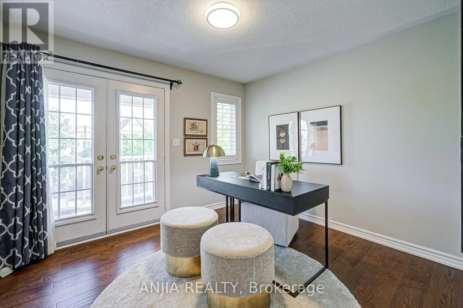 54 RAINBOW VALLEY CRESCENT