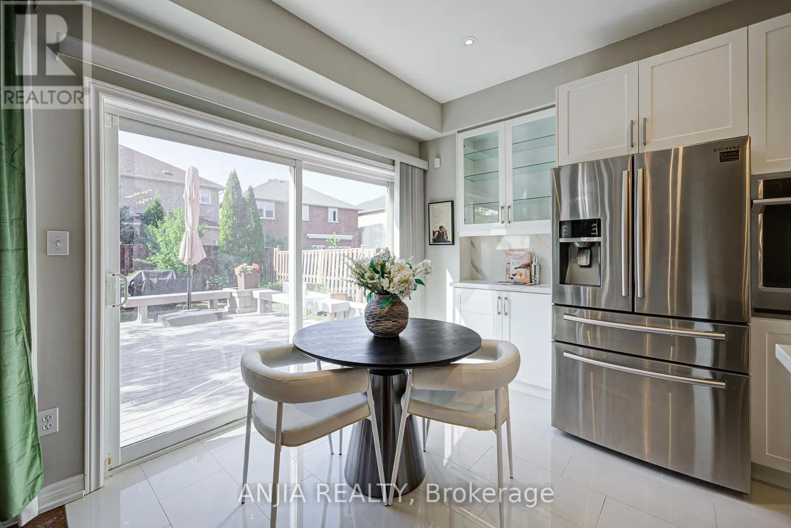 54 RAINBOW VALLEY CRESCENT