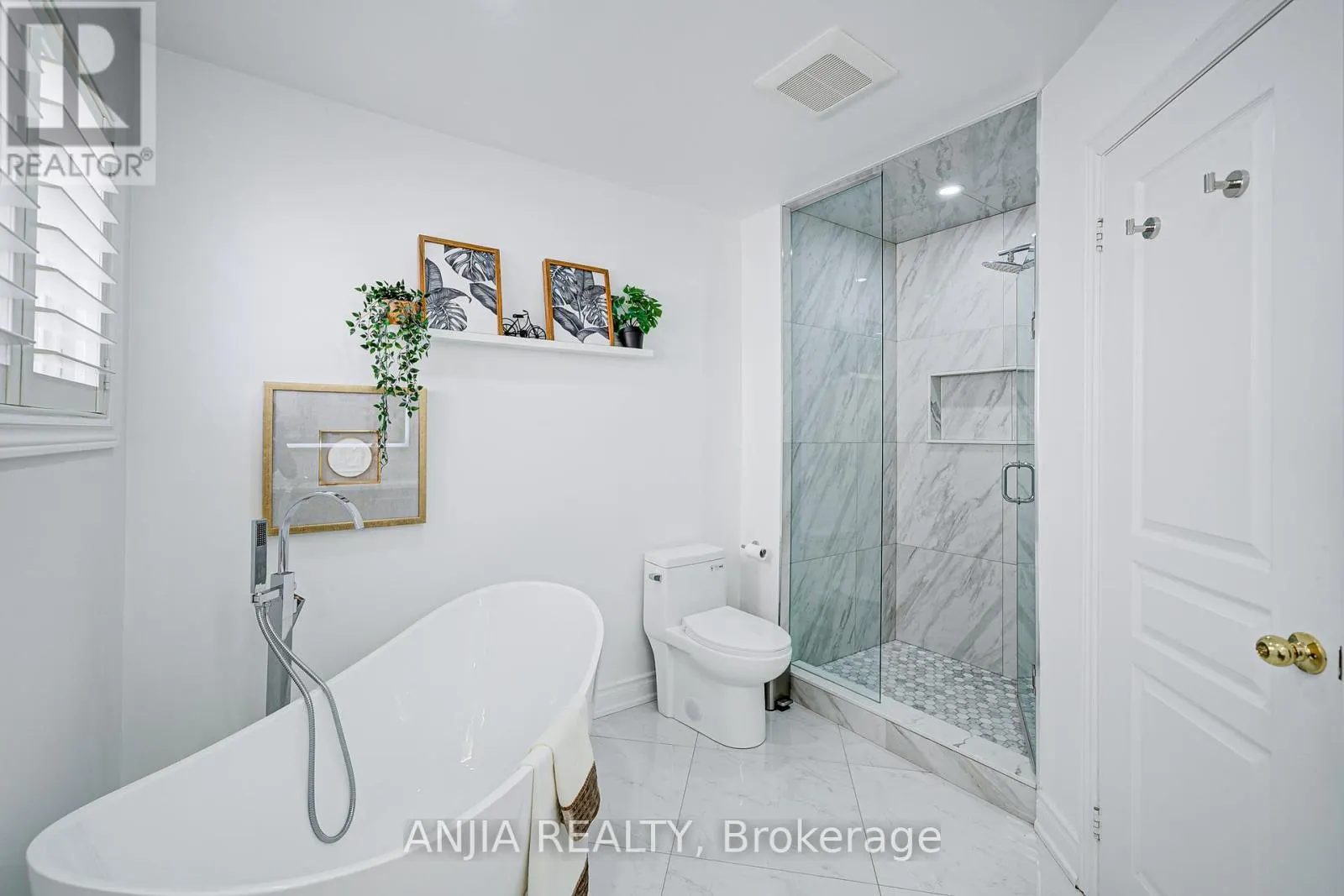 54 RAINBOW VALLEY CRESCENT