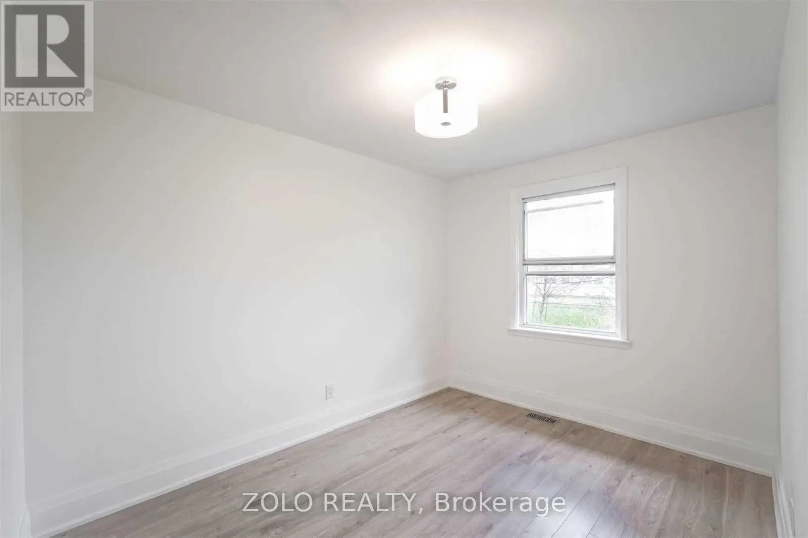 525 LYNETT CRESCENT