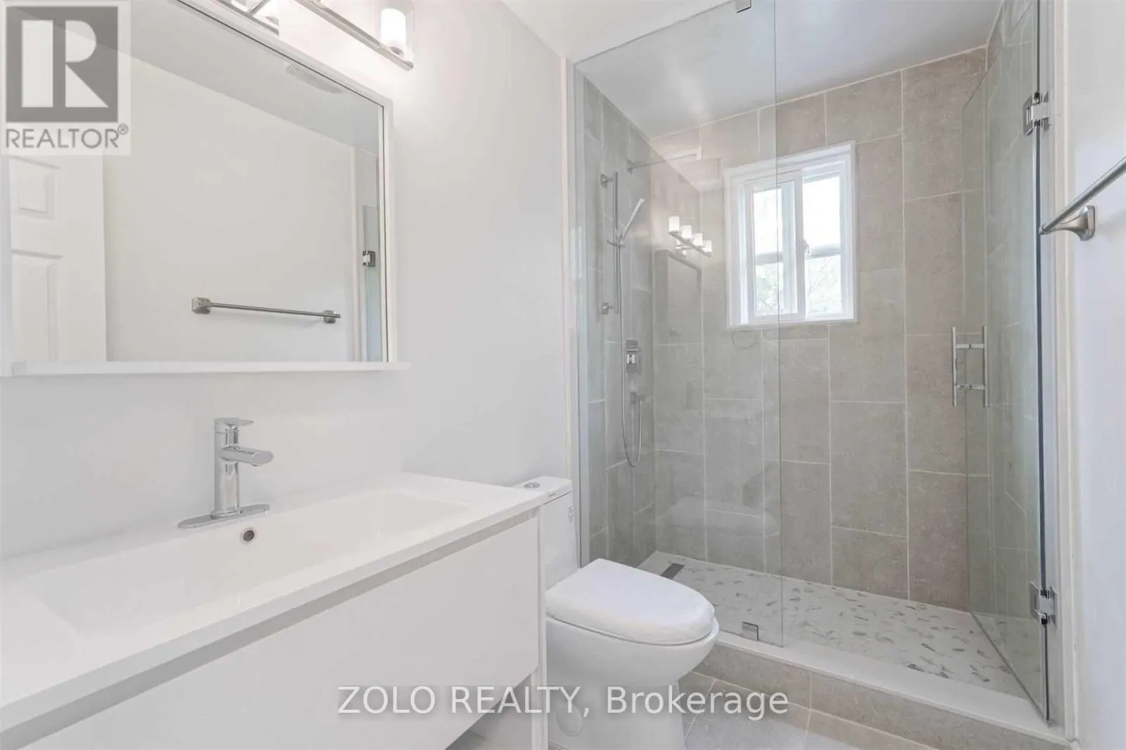 525 LYNETT CRESCENT