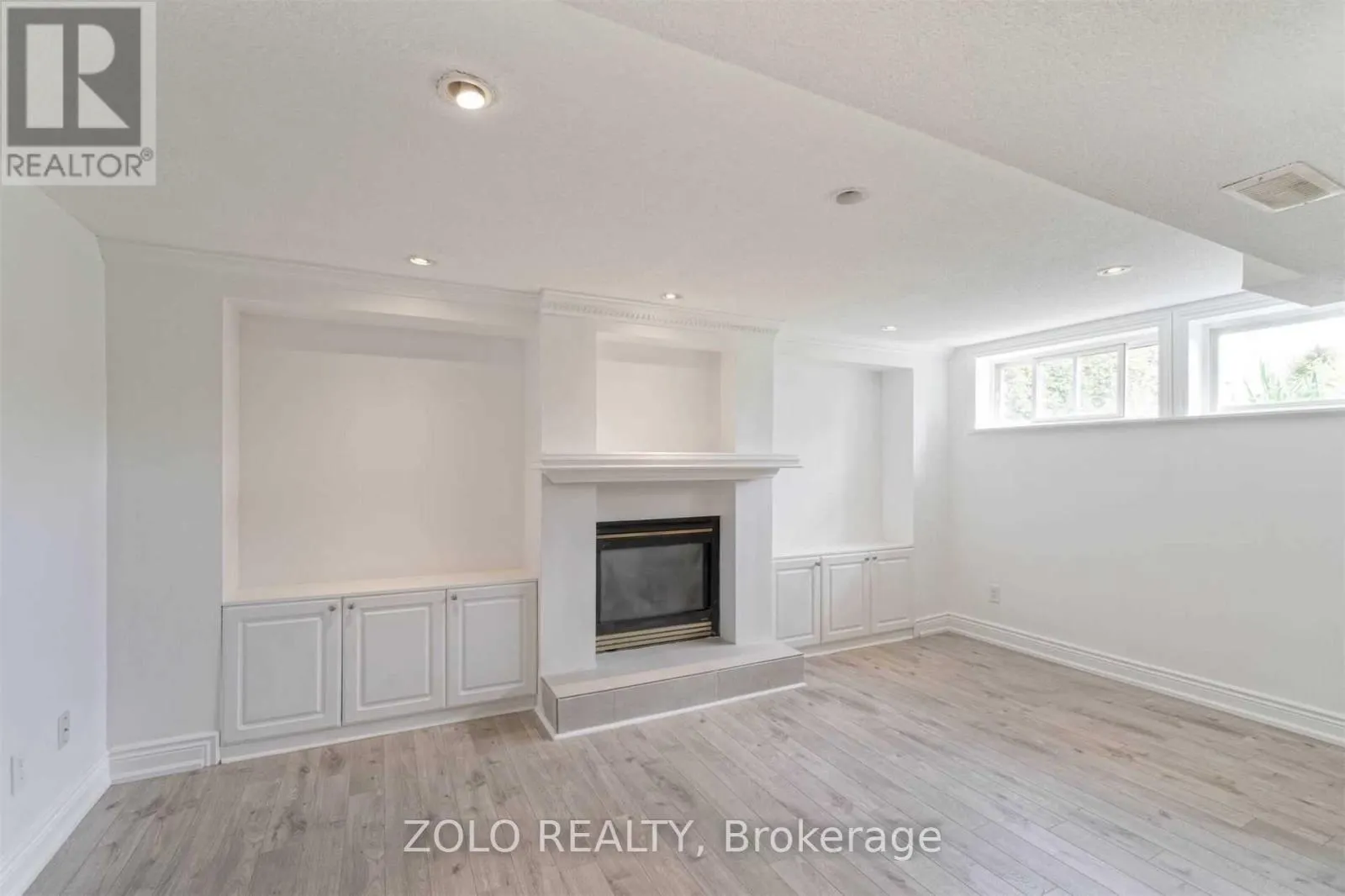 525 LYNETT CRESCENT