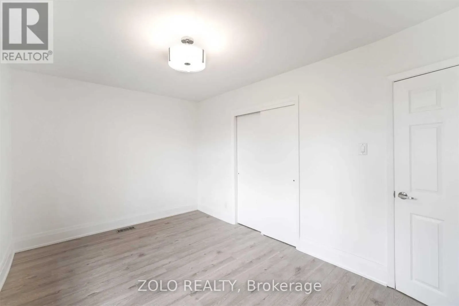 525 LYNETT CRESCENT