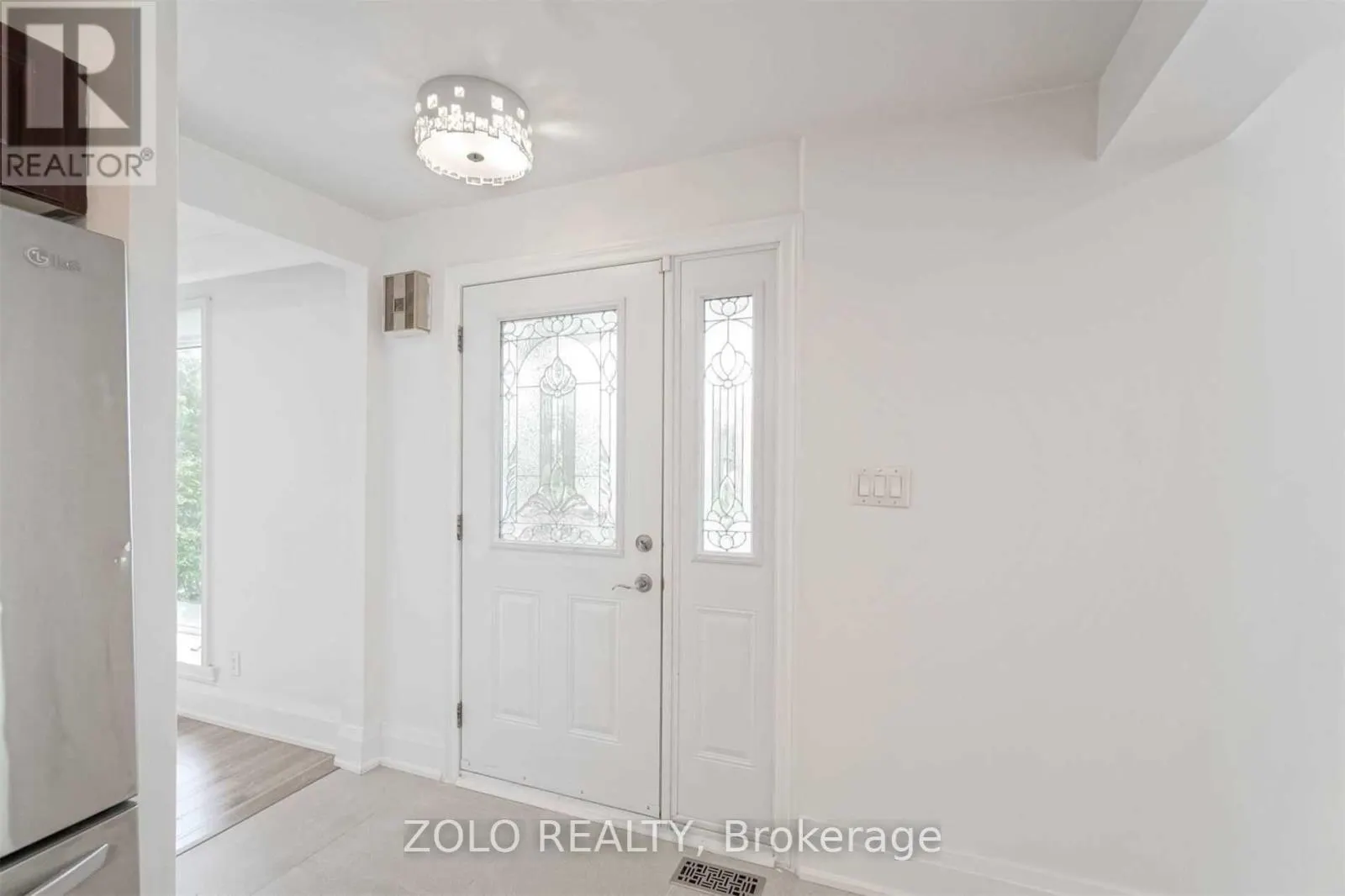 525 LYNETT CRESCENT