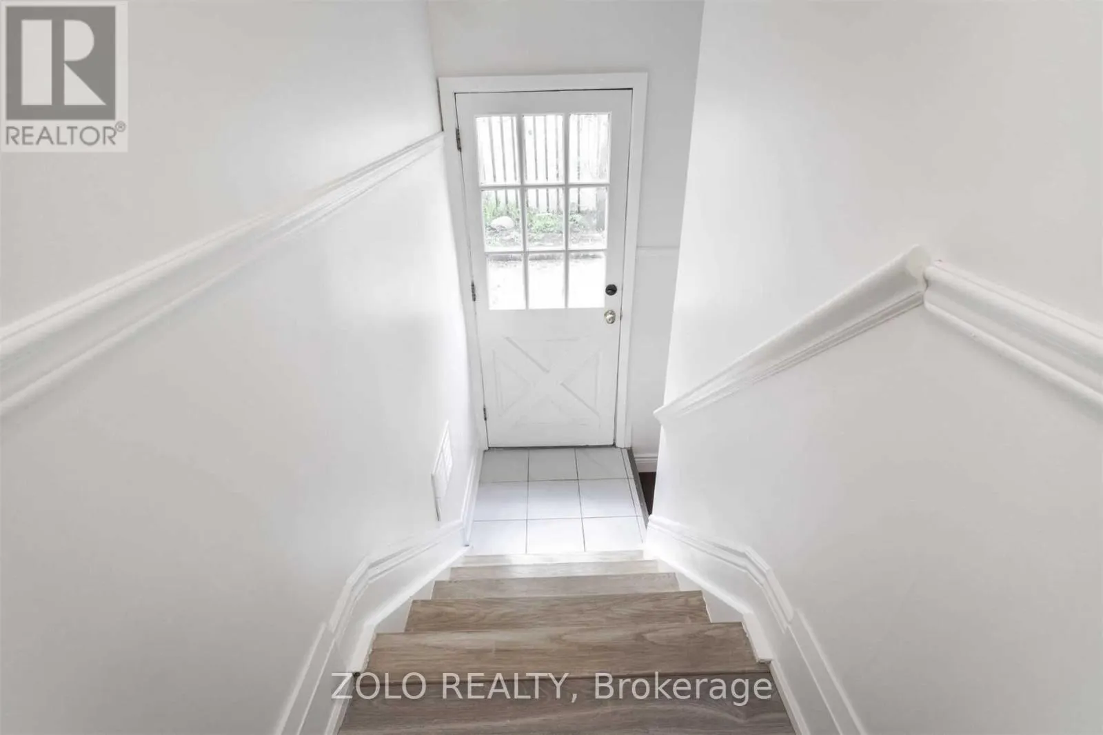 525 LYNETT CRESCENT