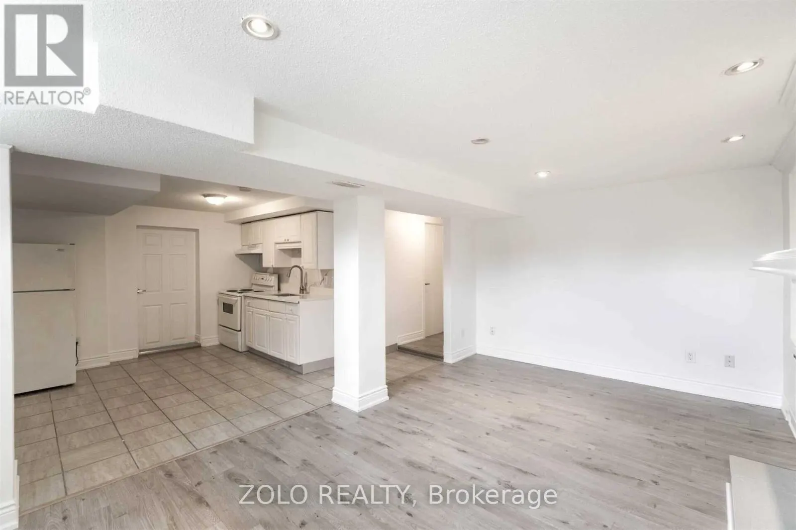 525 LYNETT CRESCENT