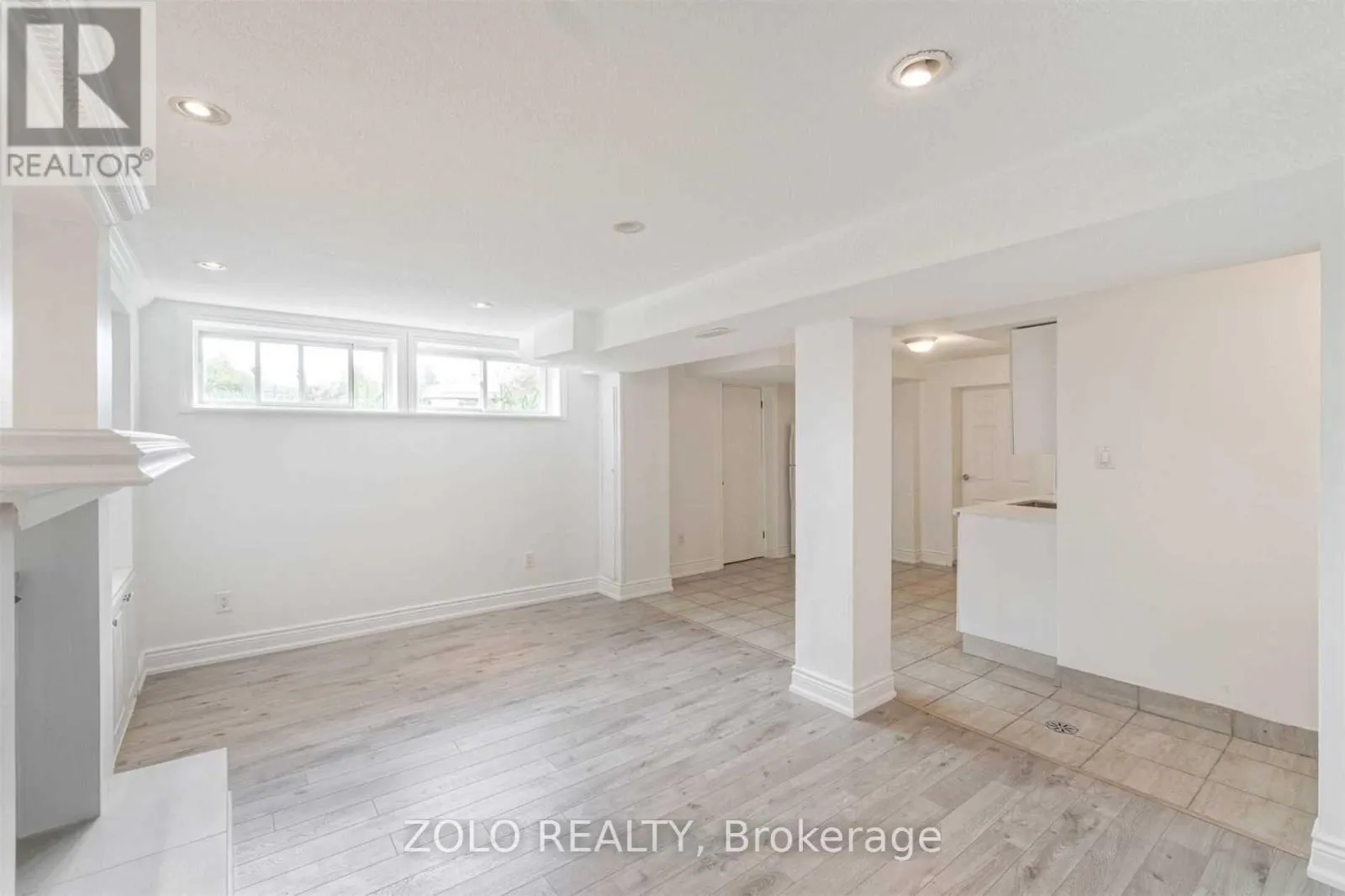 525 LYNETT CRESCENT