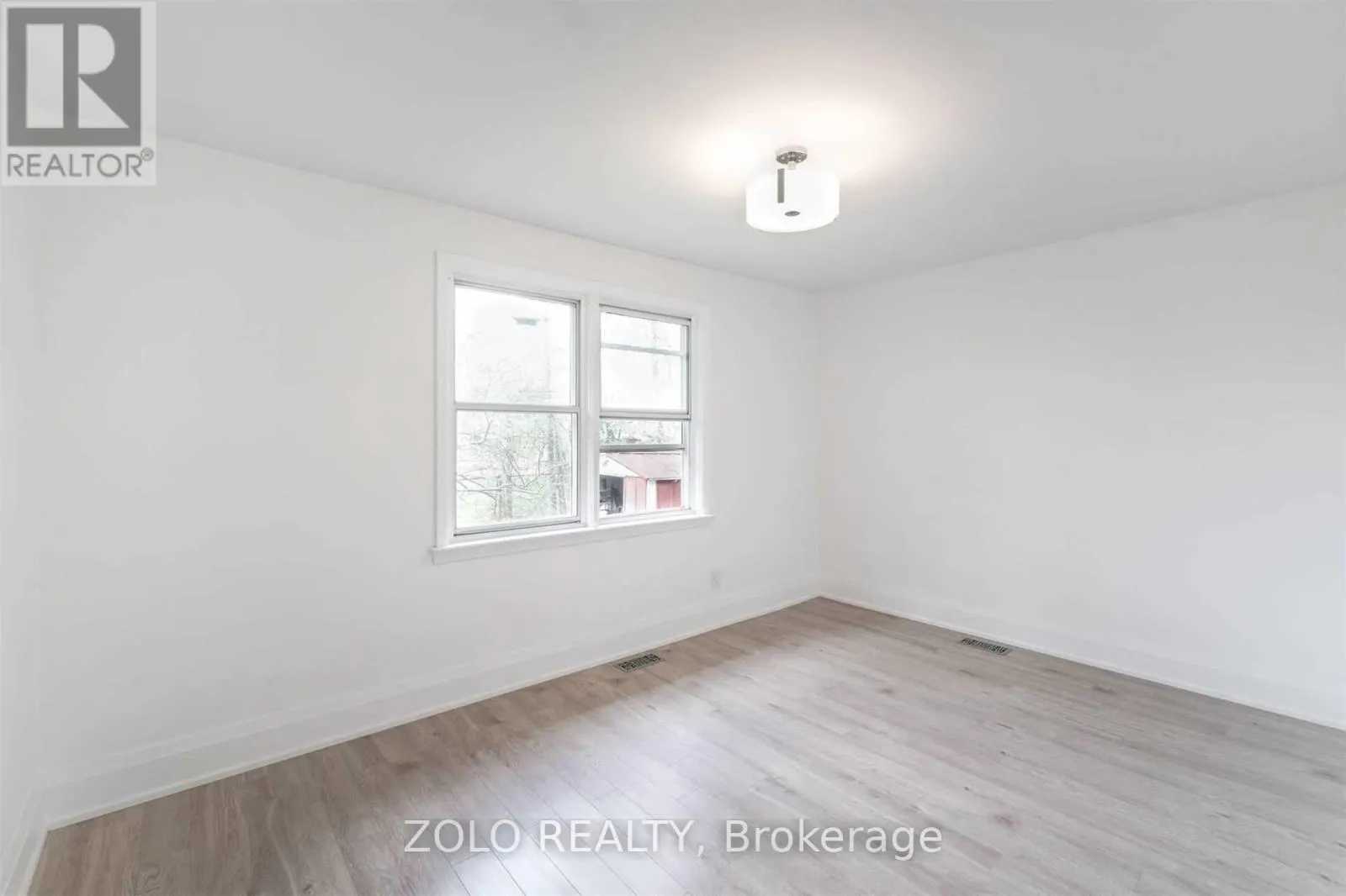 525 LYNETT CRESCENT
