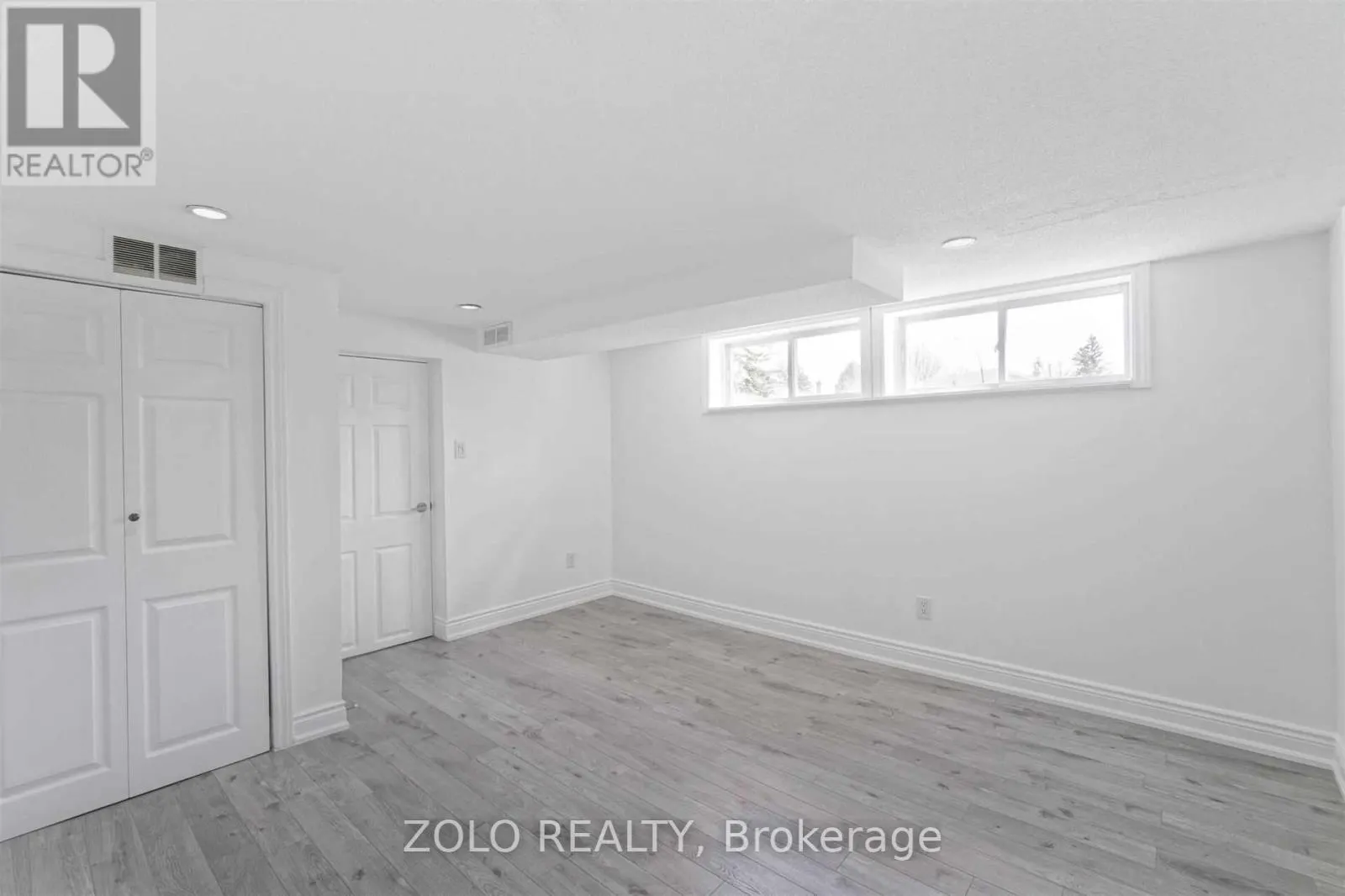 525 LYNETT CRESCENT