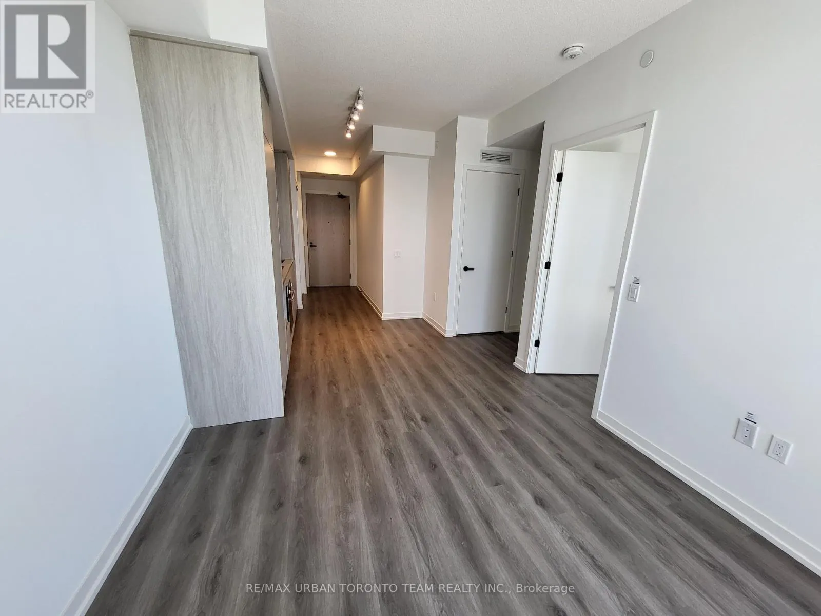 3501 - 28 INTERCHANGE WAY
