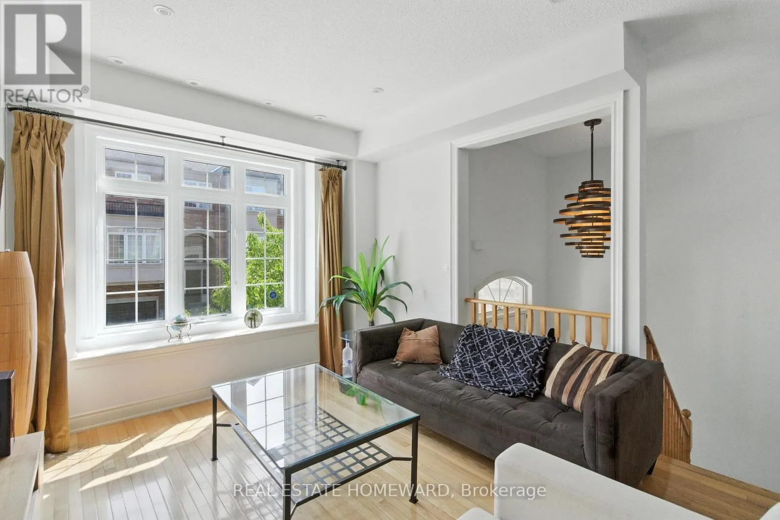 4 ISAAC DEVINS AVENUE