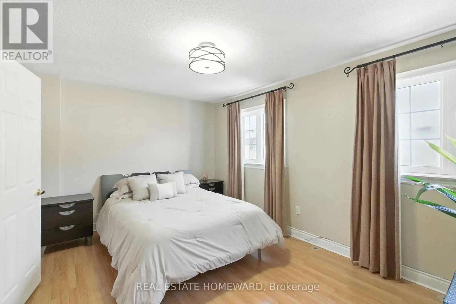 4 ISAAC DEVINS AVENUE