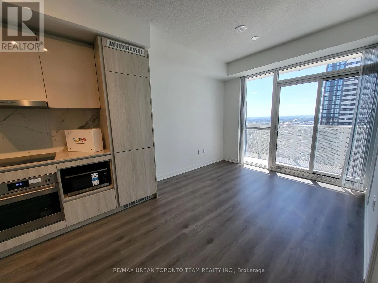 3516 - 28 INTERCHANGE WAY
