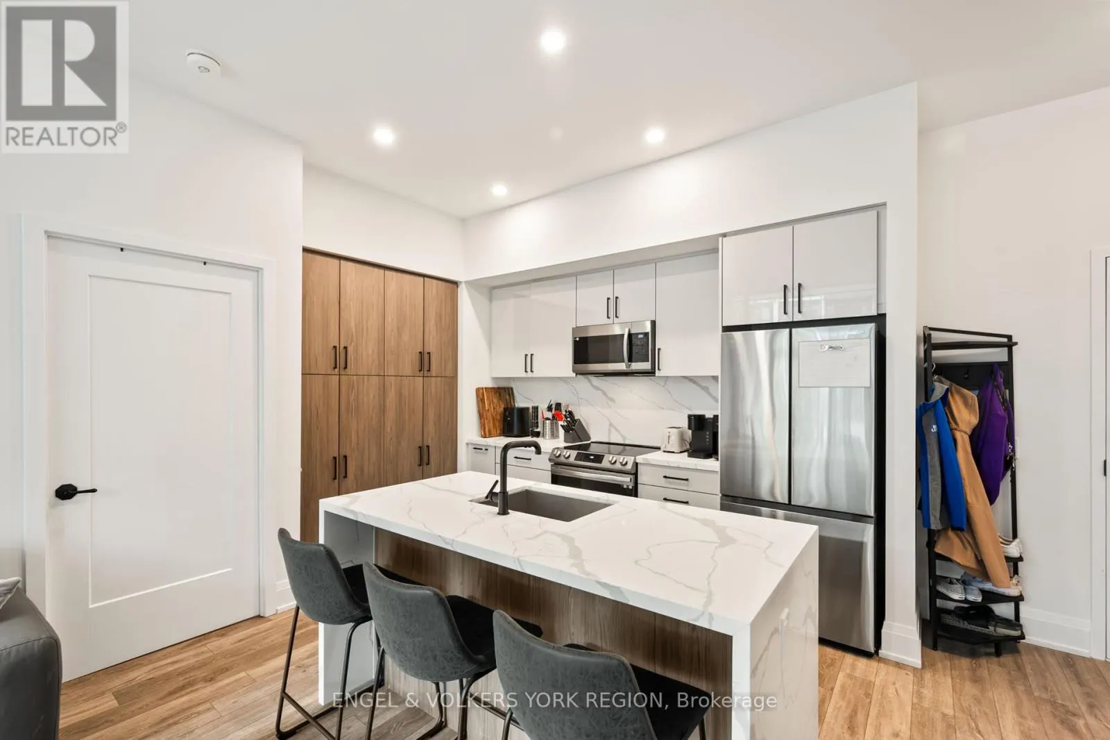 128 - 415 SEA RAY AVENUE