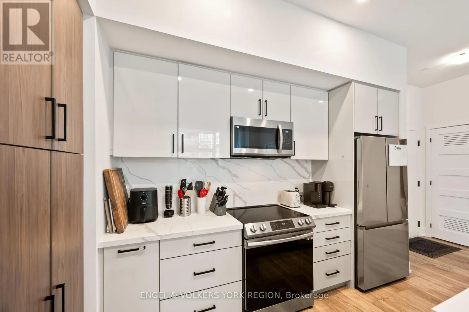 128 - 415 SEA RAY AVENUE