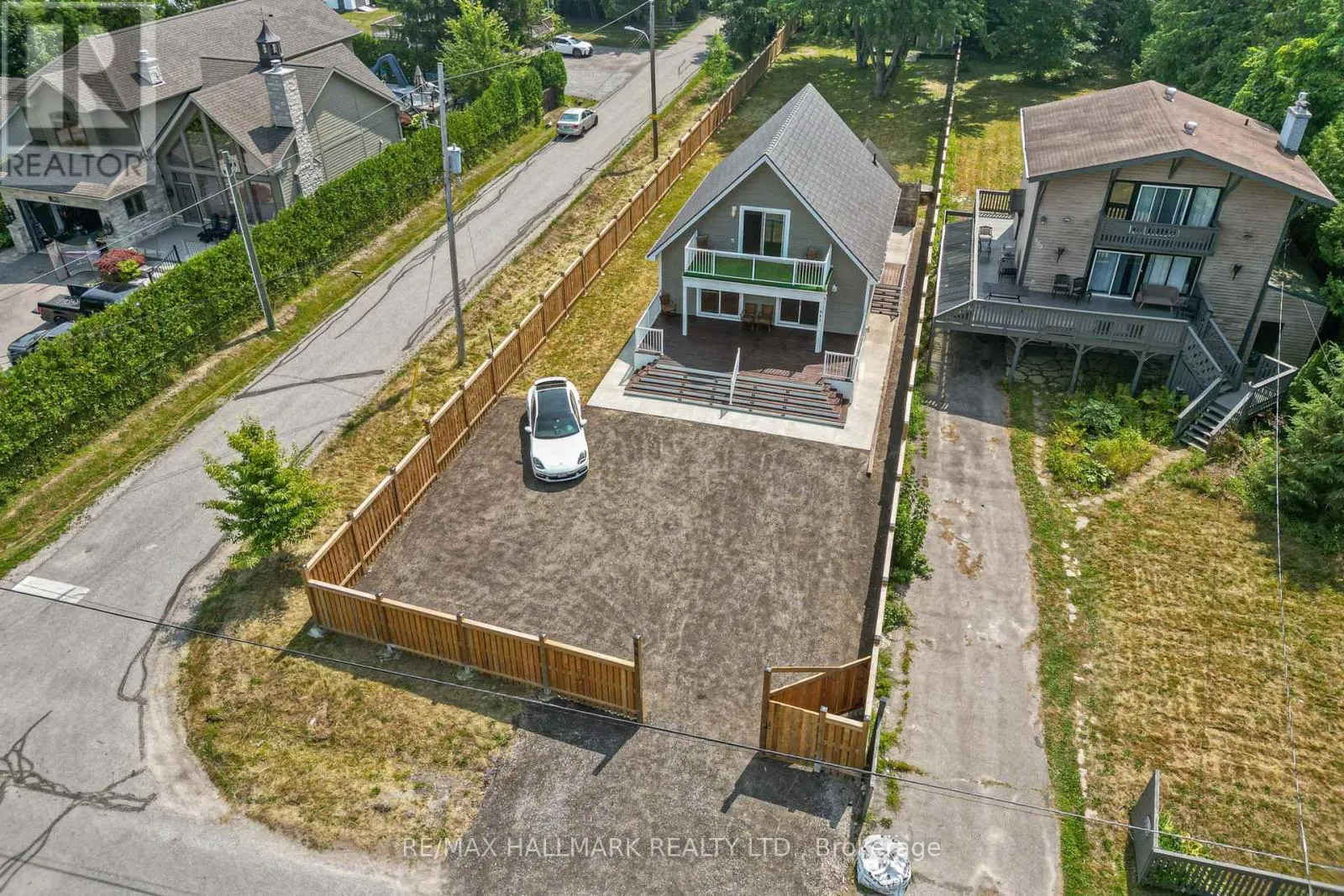 941 LAKE DRIVE N
