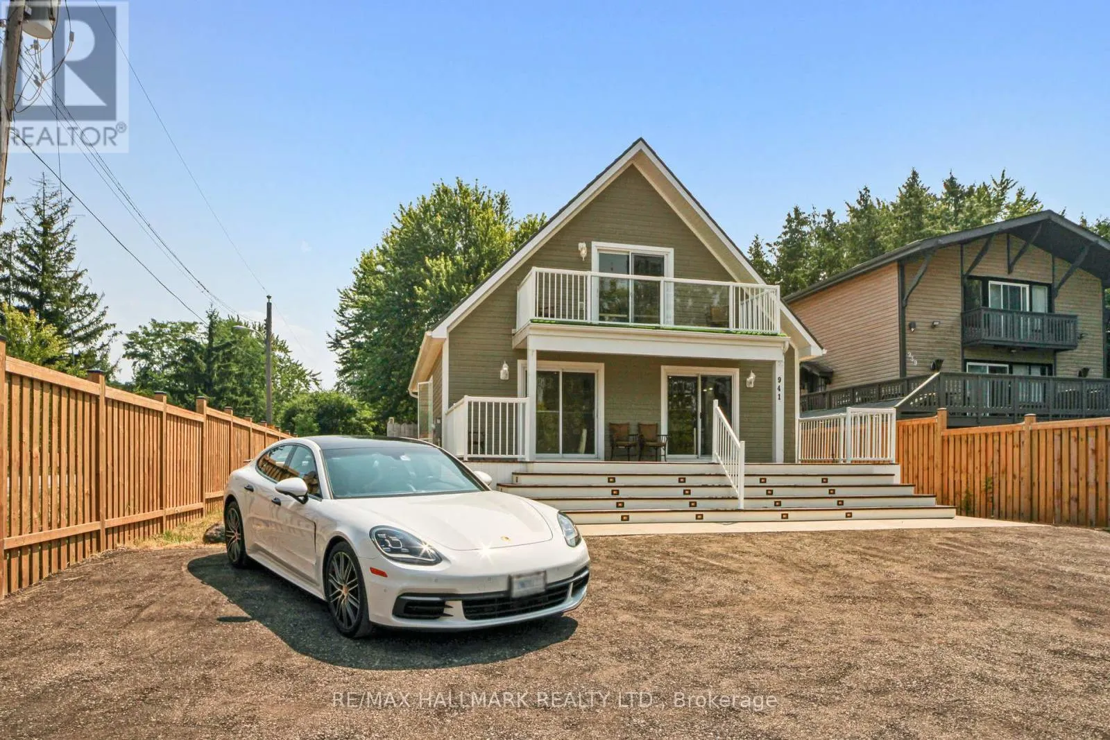 941 LAKE DRIVE N