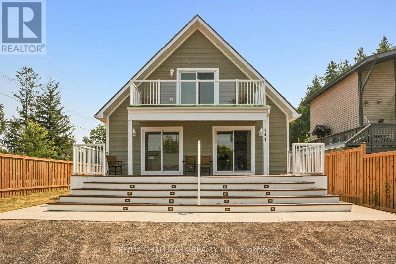 941 LAKE DRIVE N