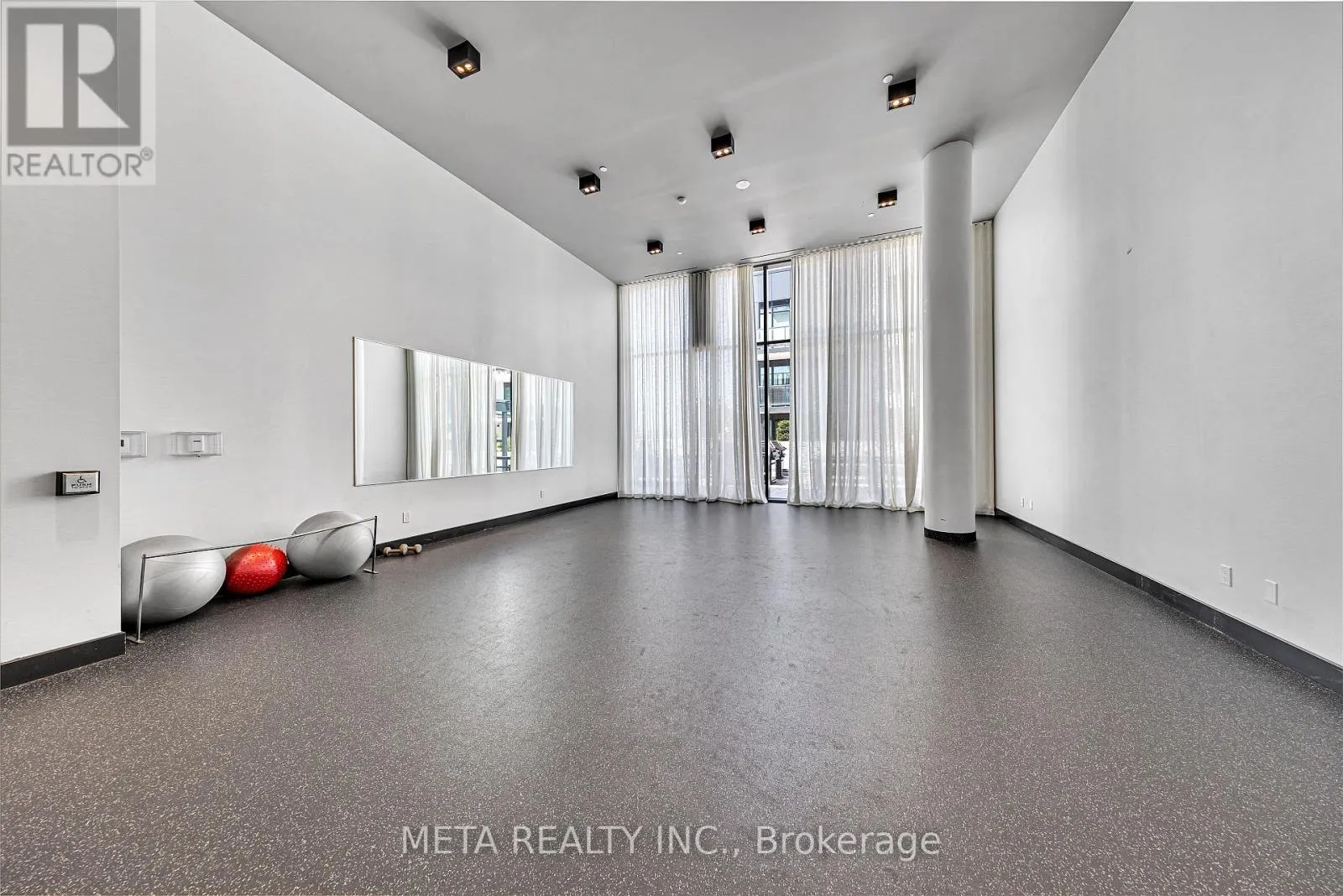 408 - 8 ROUGE VALLEY DRIVE W