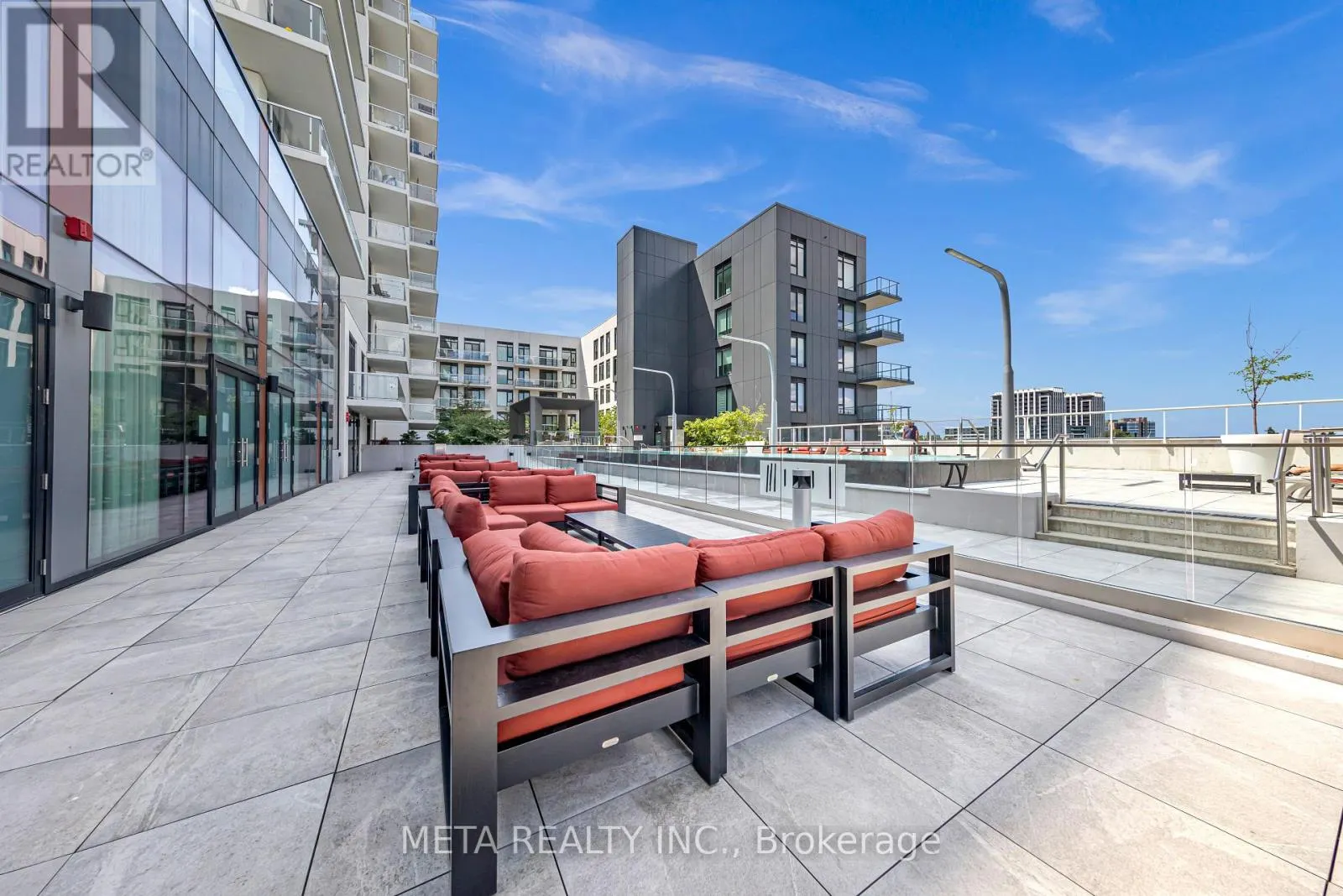 408 - 8 ROUGE VALLEY DRIVE W