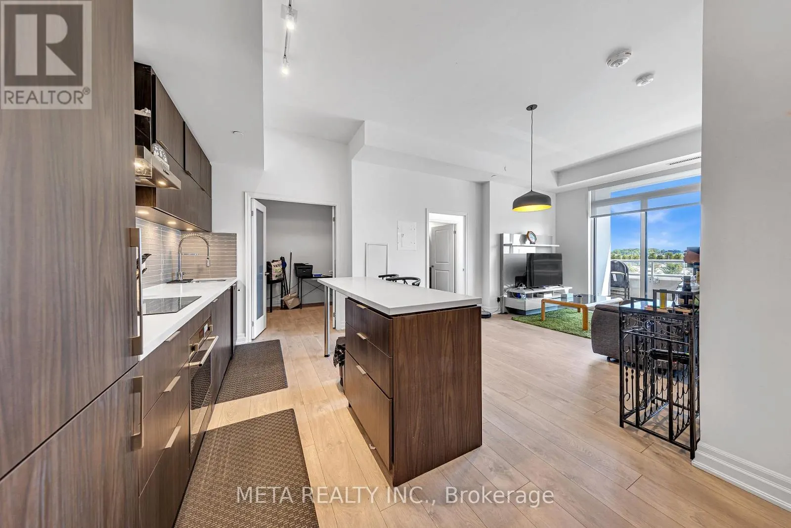 408 - 8 ROUGE VALLEY DRIVE W