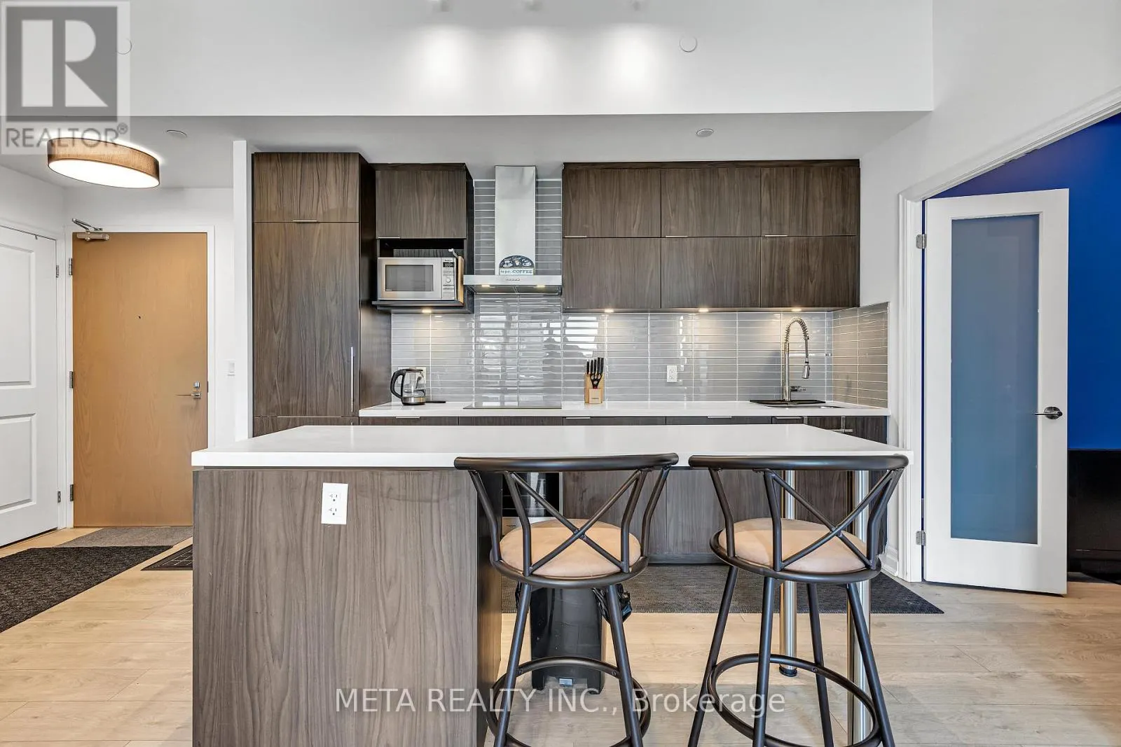 408 - 8 ROUGE VALLEY DRIVE W