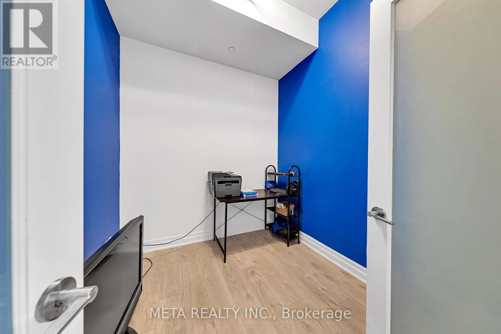 408 - 8 ROUGE VALLEY DRIVE W