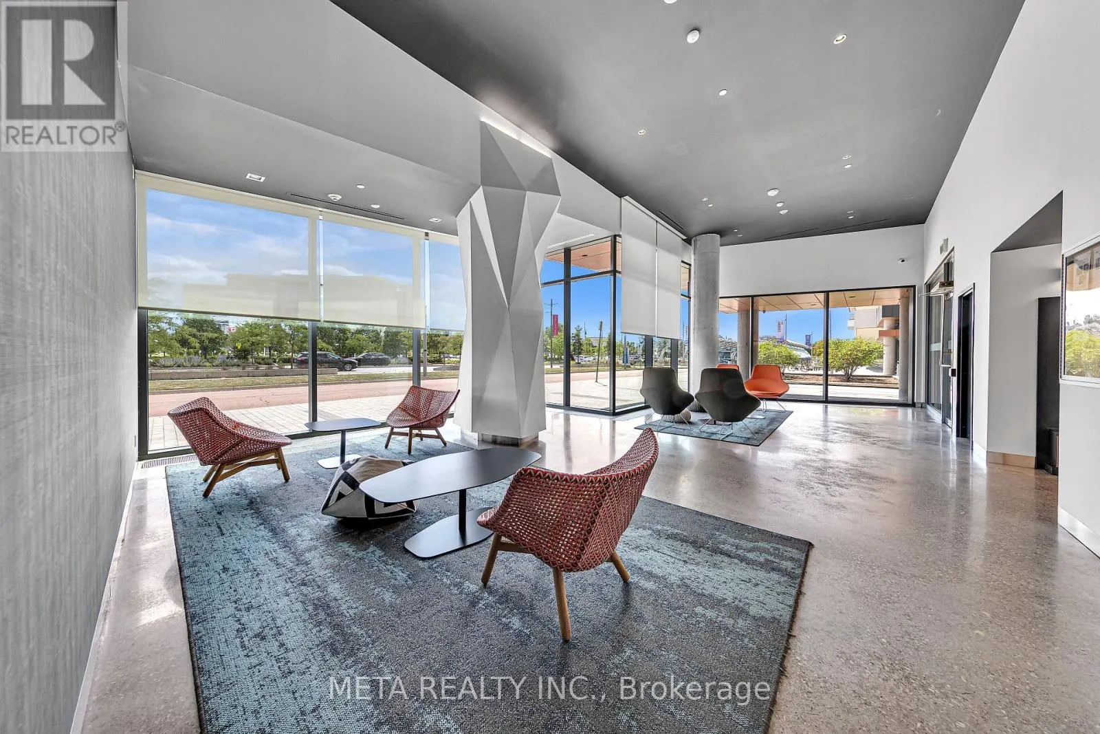 408 - 8 ROUGE VALLEY DRIVE W