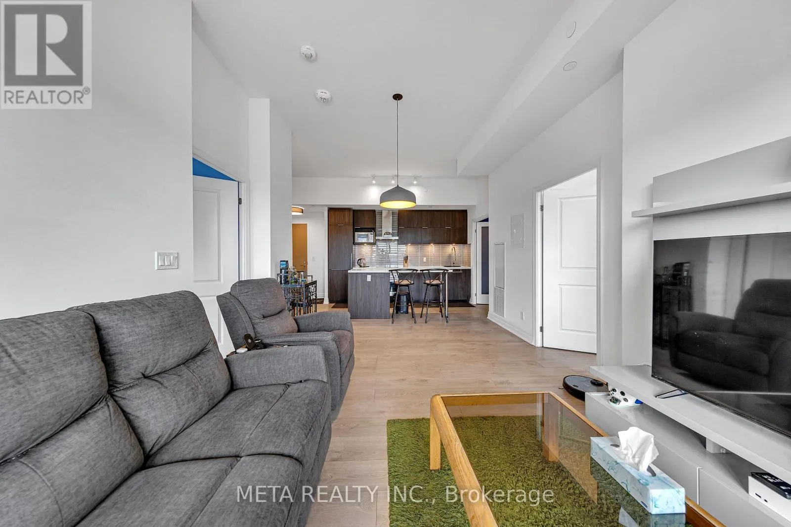 408 - 8 ROUGE VALLEY DRIVE W