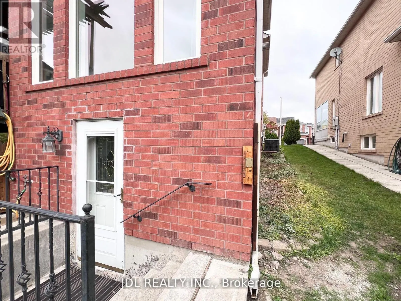23 TOPOROWSKI AVENUE