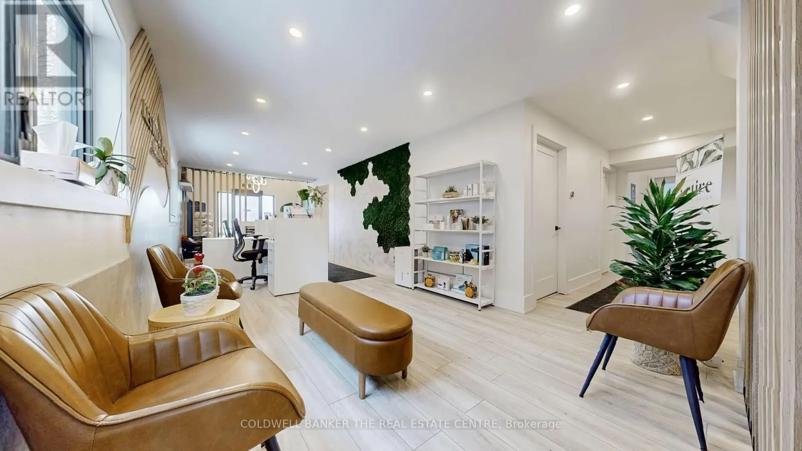 543 THE QUEENSWAY S