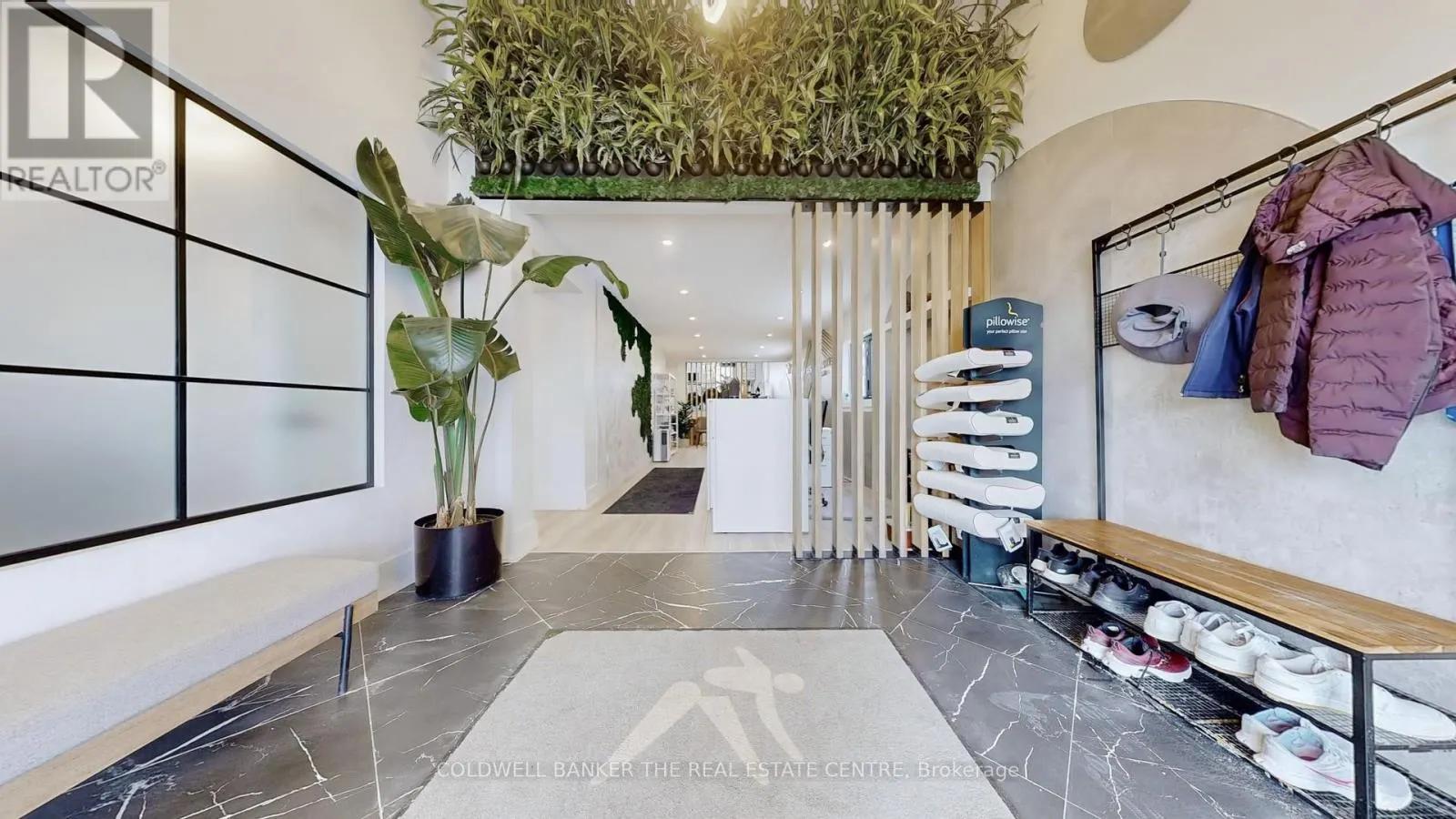 543 THE QUEENSWAY S