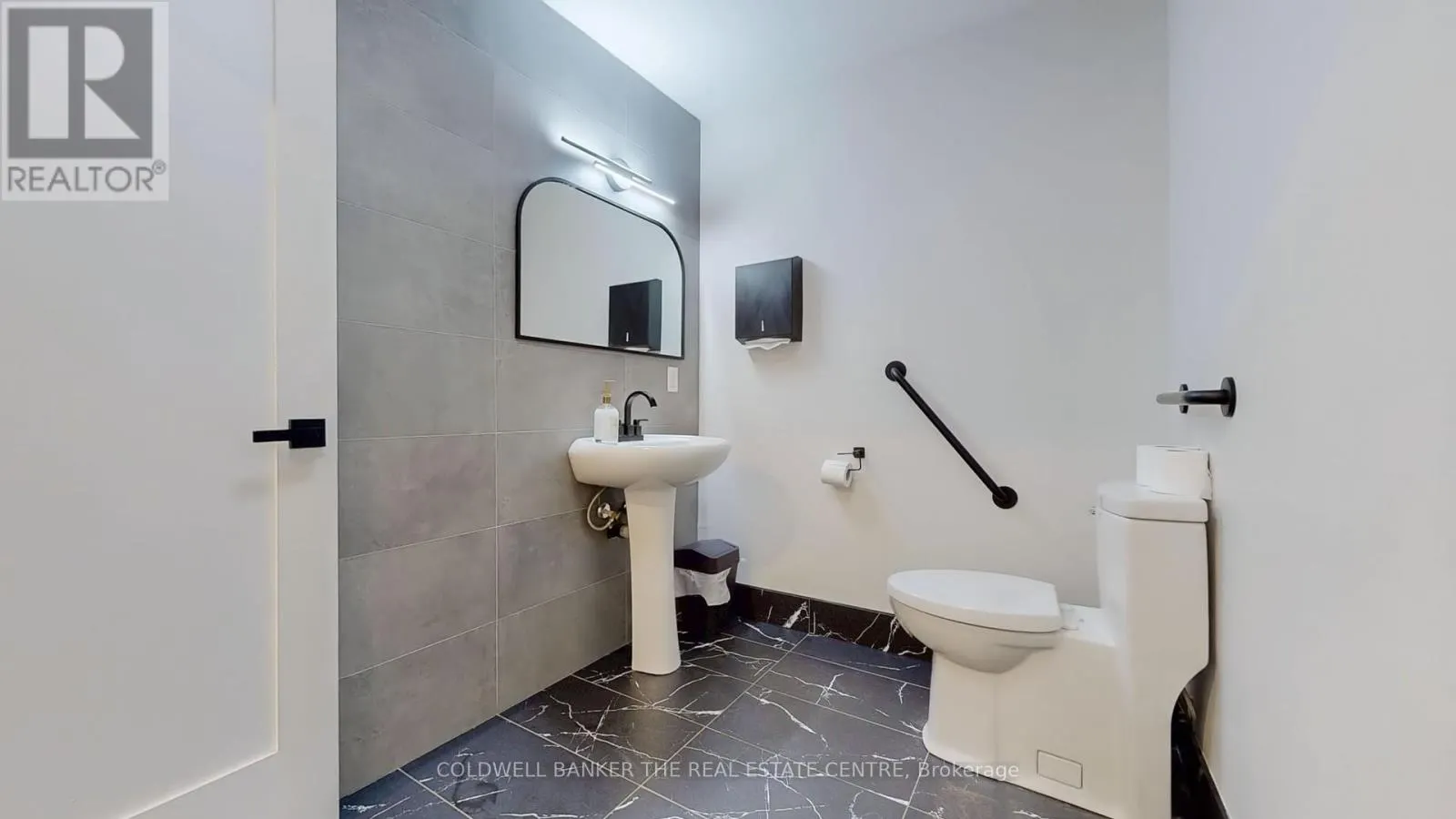 543 THE QUEENSWAY S